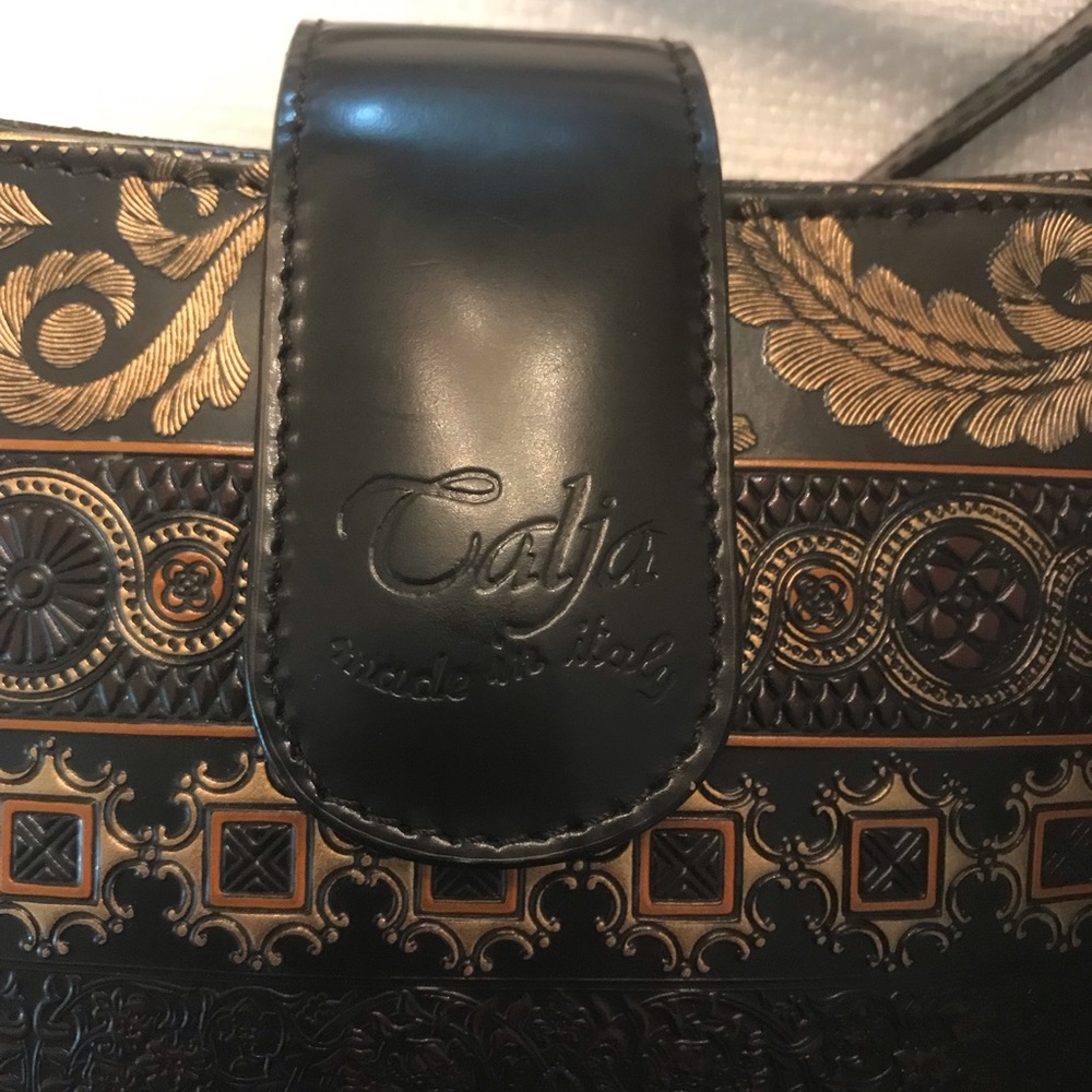 Calja Italian Artistic Leather Crossbody Handbag with Elegant Embossed Pattern - Picture 6 of 14